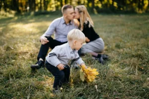 Druhé dítě v rodině: jak připravit staršího sourozence na miminko