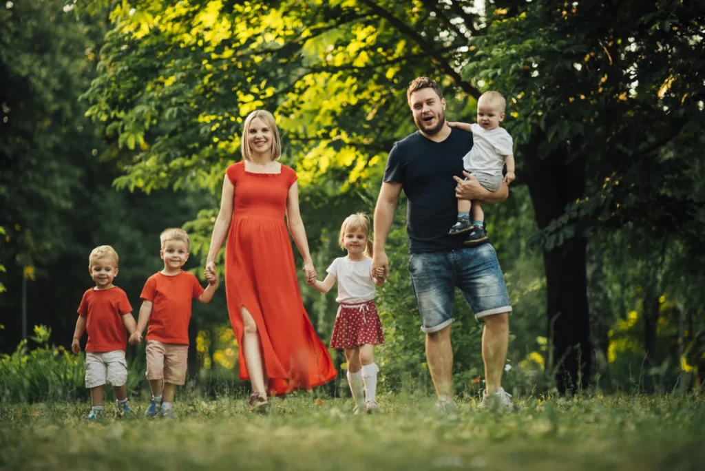 Druhé dítě v rodině: jak připravit staršího sourozence na miminko